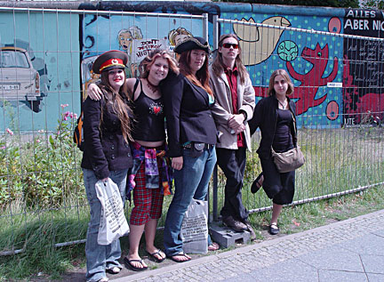 image bE9_699w.jpg
