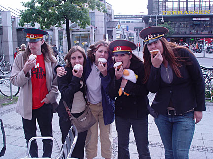 image bE9_709w.jpg